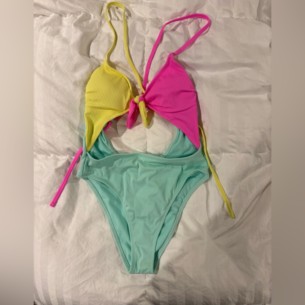 NWOT Colorblock Swimsuit size Medium Xhilaration